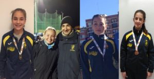 D’esquerra a dreta Marta Pérez, Claudia Escrivà, Samuel Mascarell (entrenador), Judith Blasco i Aitana Ferrairó.
