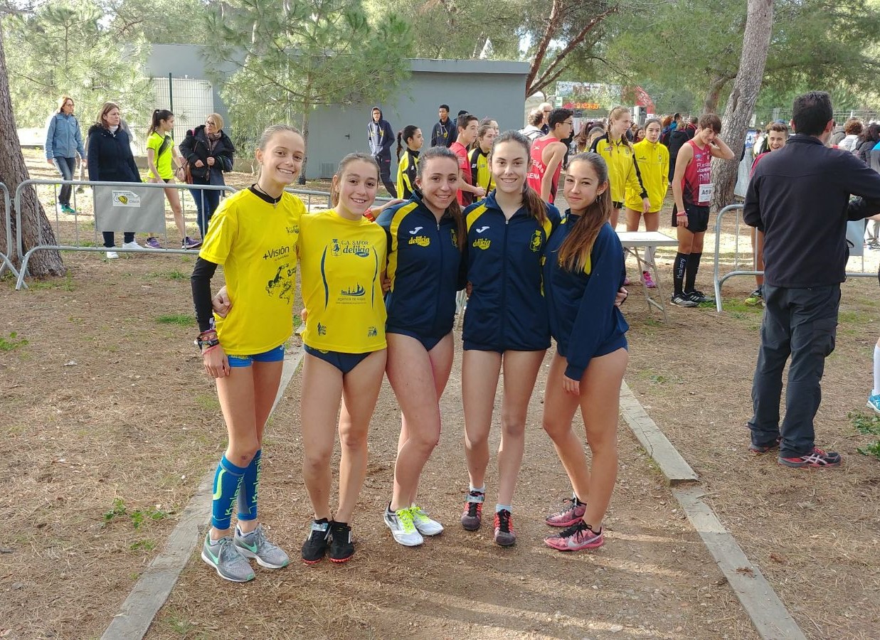 Les xiques de l'equip cadet al Cross de Castelló. Les xiques de l'equip cadet al Cross de Castelló.