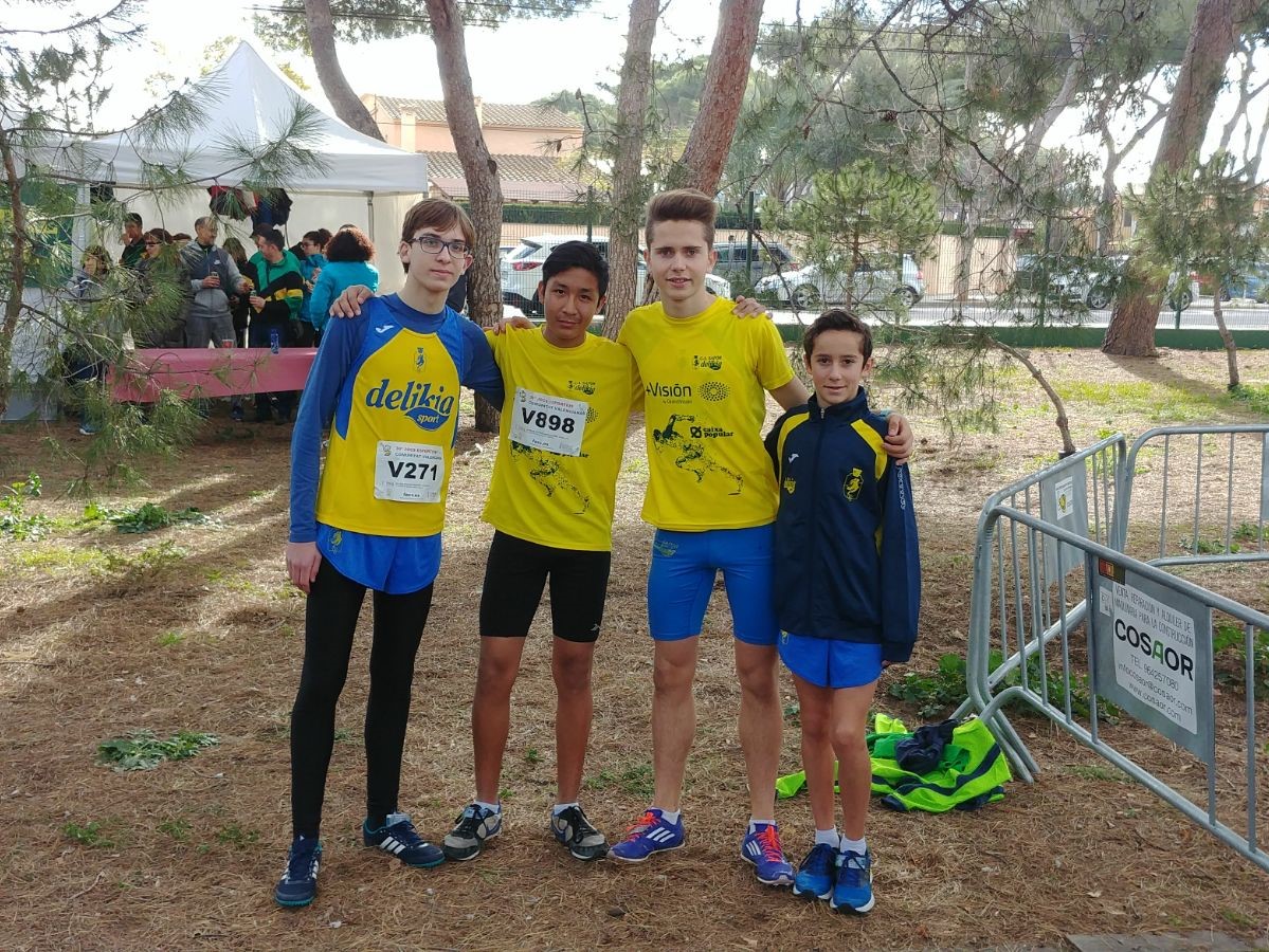Els xics de l'equip cadet al Cross de Castelló. Els xics de l'equip cadet al Cross de Castelló.