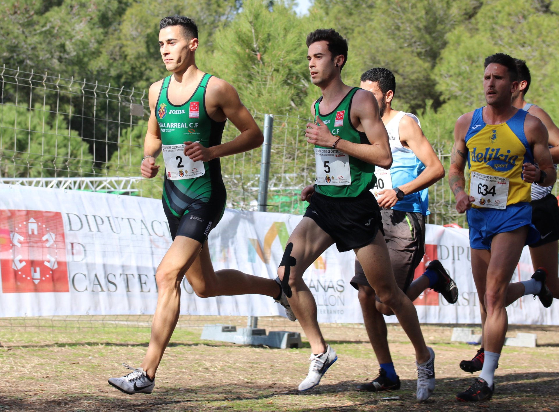 Jesús Gomar, a la dreta, qui va ser tercer a la general individual del cross curt. / Foto: CA Playas de Castellón. Jesús Gomar, a la dreta, qui va ser tercer a la general individual del cross curt. / Foto: CA Playas de Castellón.