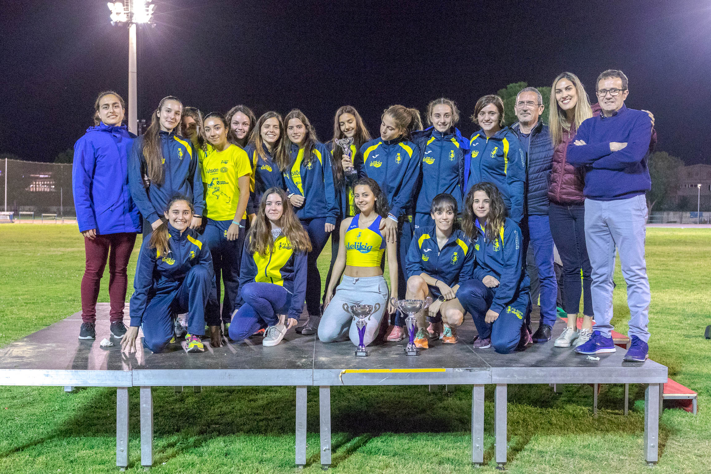 L'equip femení en l'últim autonòmic de clubs celebrat a Gandia. / Foto: Natxo Francés. 