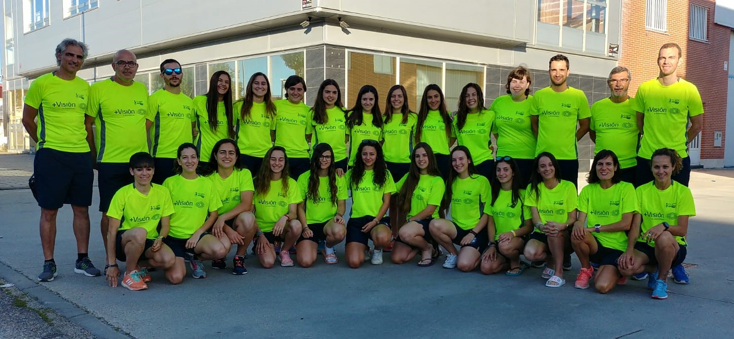 Les xiques i els seus entrenadors, diumenge passat a Valladolid.