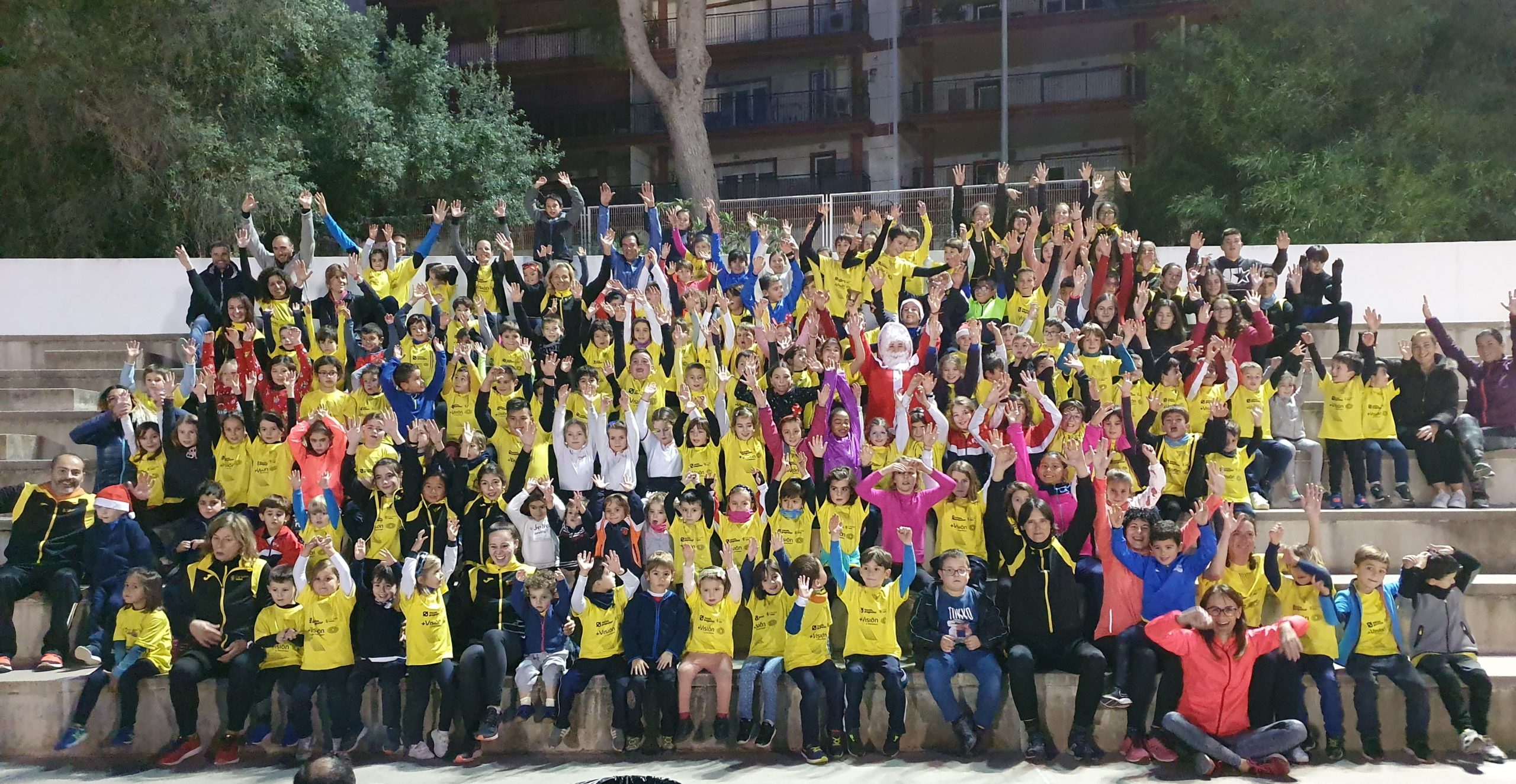 El Pare Noel va visitar als xiquets de l’escola d’atletisme de Gandia