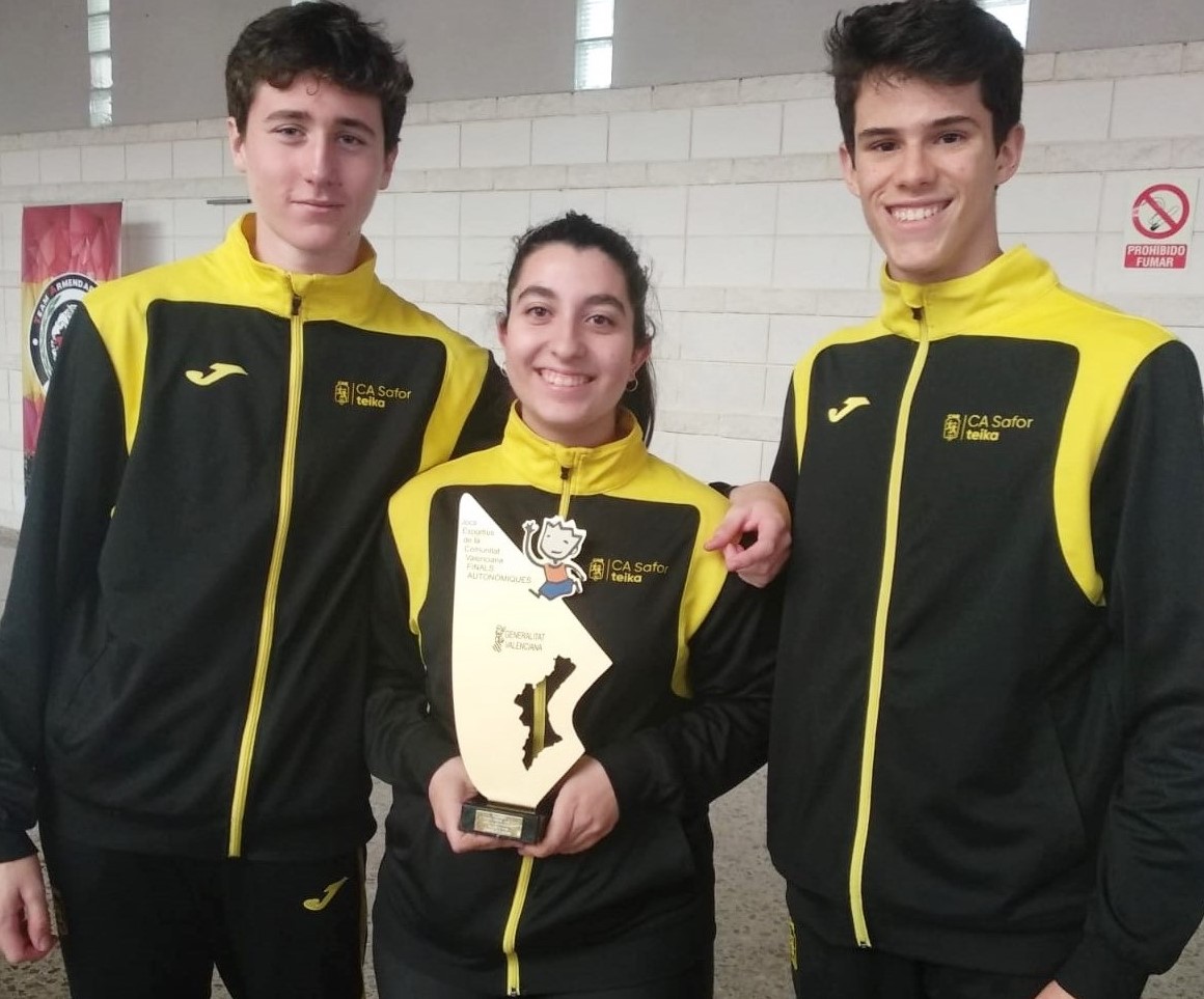 Els cadets ajudaren a pujar al podi a l’equip de València en el campionat interprovincial
