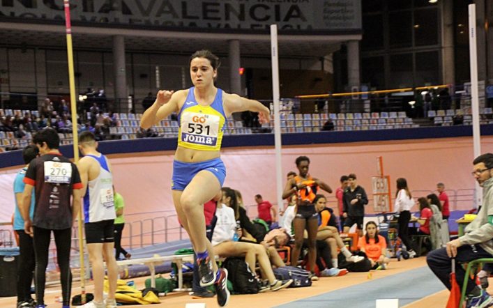 Claudia Martínez revalida la seua mínima nacional en triple salt