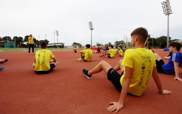 Els atletes del club reprenen este divendres les competicions