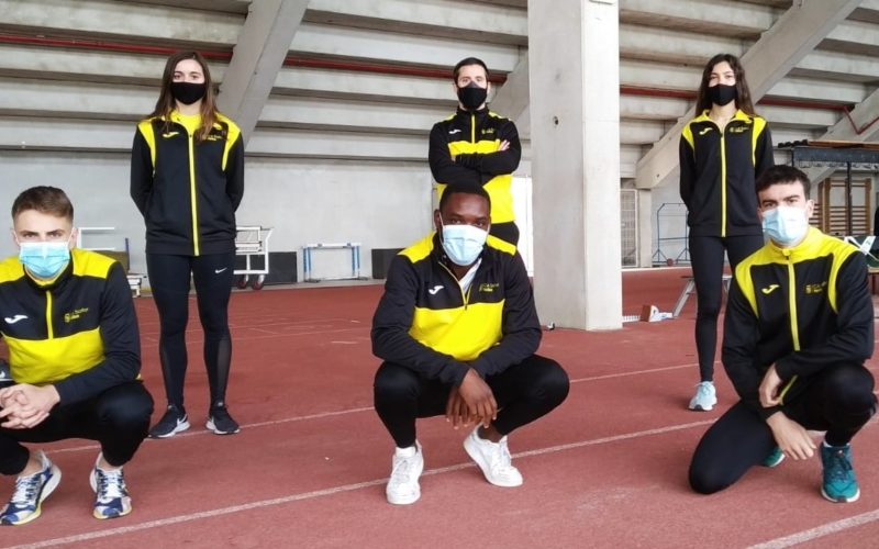 Cinc atletes i un entrenador del club participaren en una concentració de la FACV