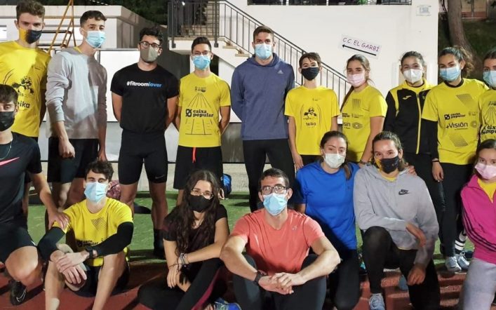 Óscar Husillos visita als atletes de tecnificació del club