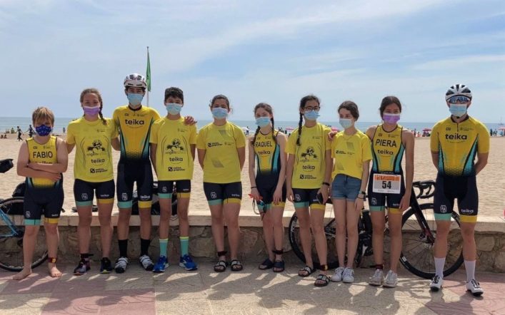 Set joves triatletes del club participaren en l’Aquatló Escolar de Cullera