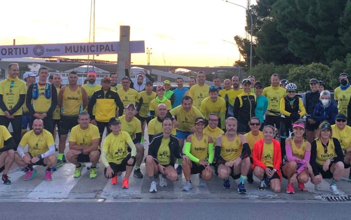 El club va organitzar diumenge un gran entrenament per a preparar la marató de València