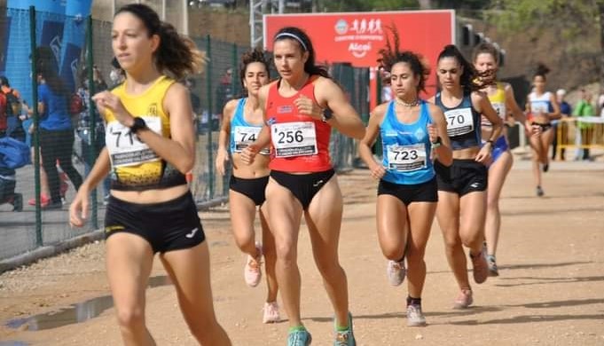 Andrea Abad guanya en categoria absoluta femenina el Cross d’Alcoi