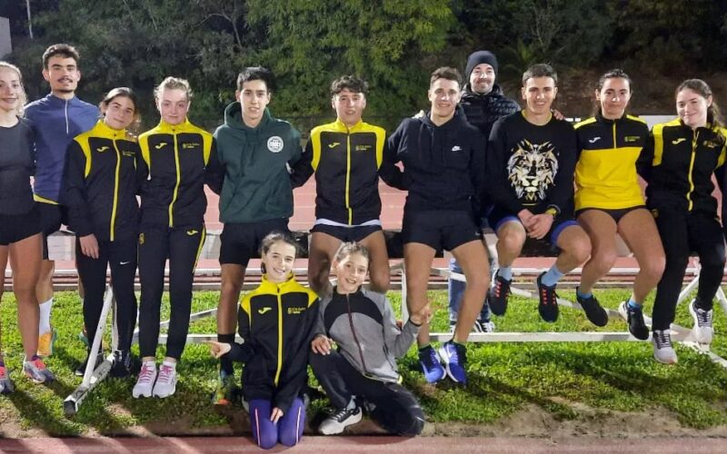 Uns 50 joves participen en una concentració esportiva i formativa organitzada pel CA Safor Teika i el NiE Gandia