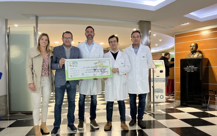 La Cursa de la Dona Vicky Foods entrega el dinero recaudado para la investigación del cáncer de mama metastásico