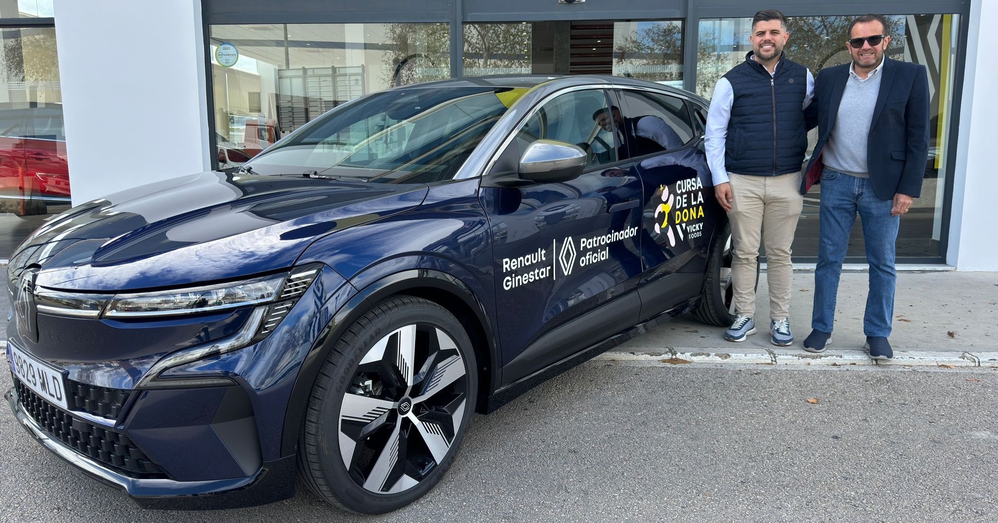 El nuevo Megane E-Tech es el coche oficial de la XV Cursa de la Dona Vicky Foods de Gandia