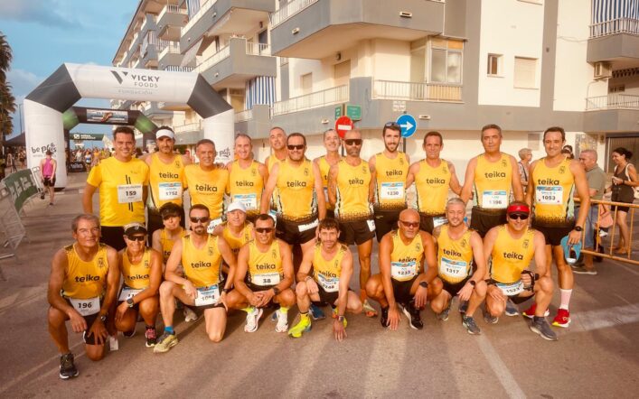 Quaranta corredors ‘groguets’ participaren en la Volta a Peu a Miramar