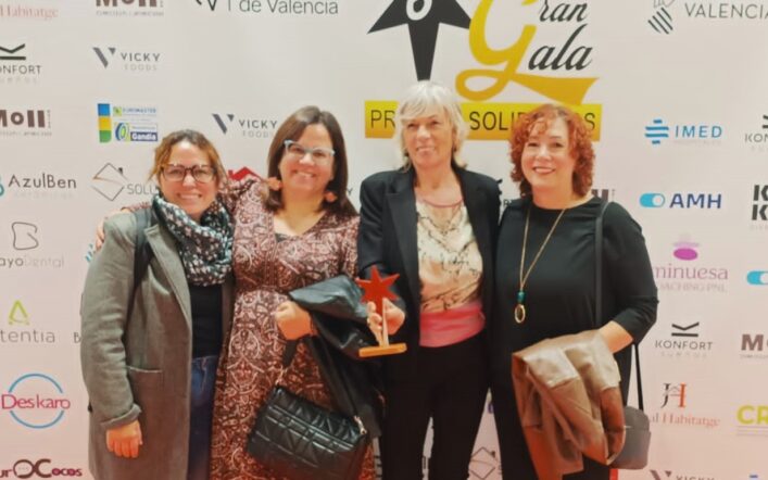 La Televisió Comarcal premia a Montse Ortiz per la tasca amb els xiquets d’Astea Safor dins del club