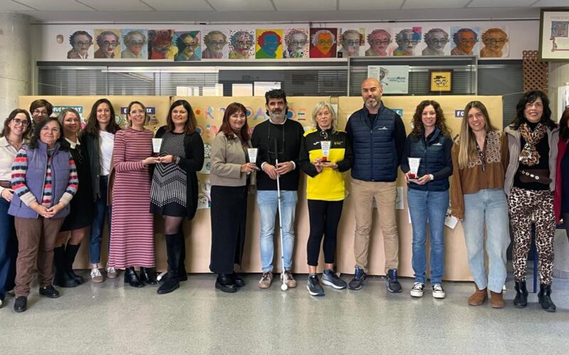 Montse Climent va explicar el projecte del club amb xiquets amb autisme en el col·legi d’Almoines