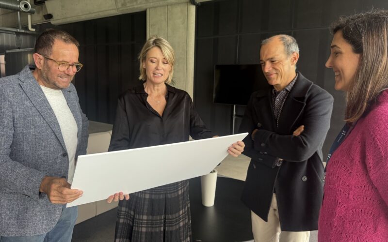 La Cursa de la Dona Vicky Foods de Gandia entrega la recaudación del proyecto social de este año