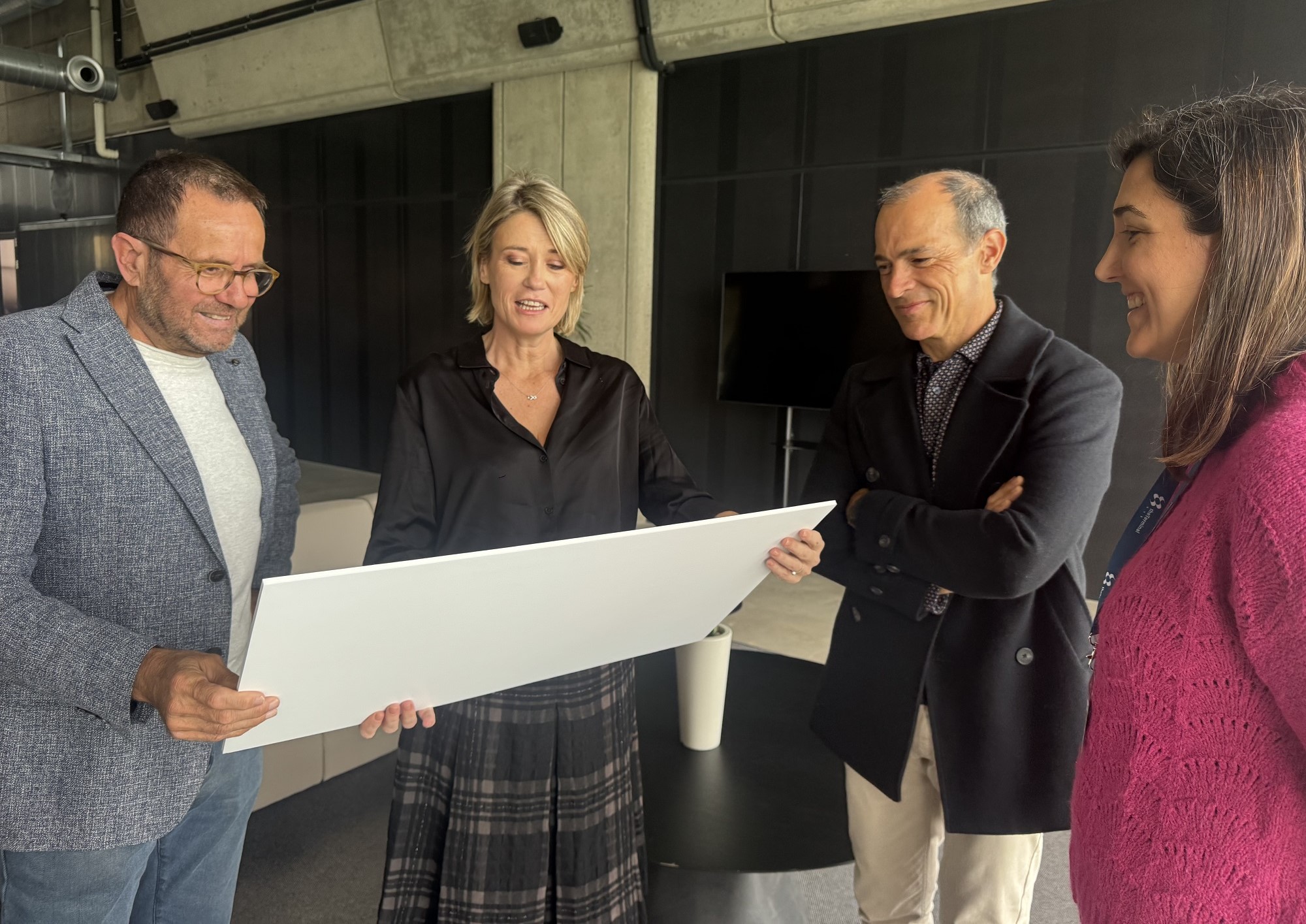 La Cursa de la Dona Vicky Foods de Gandia entrega la recaudación del proyecto social de este año